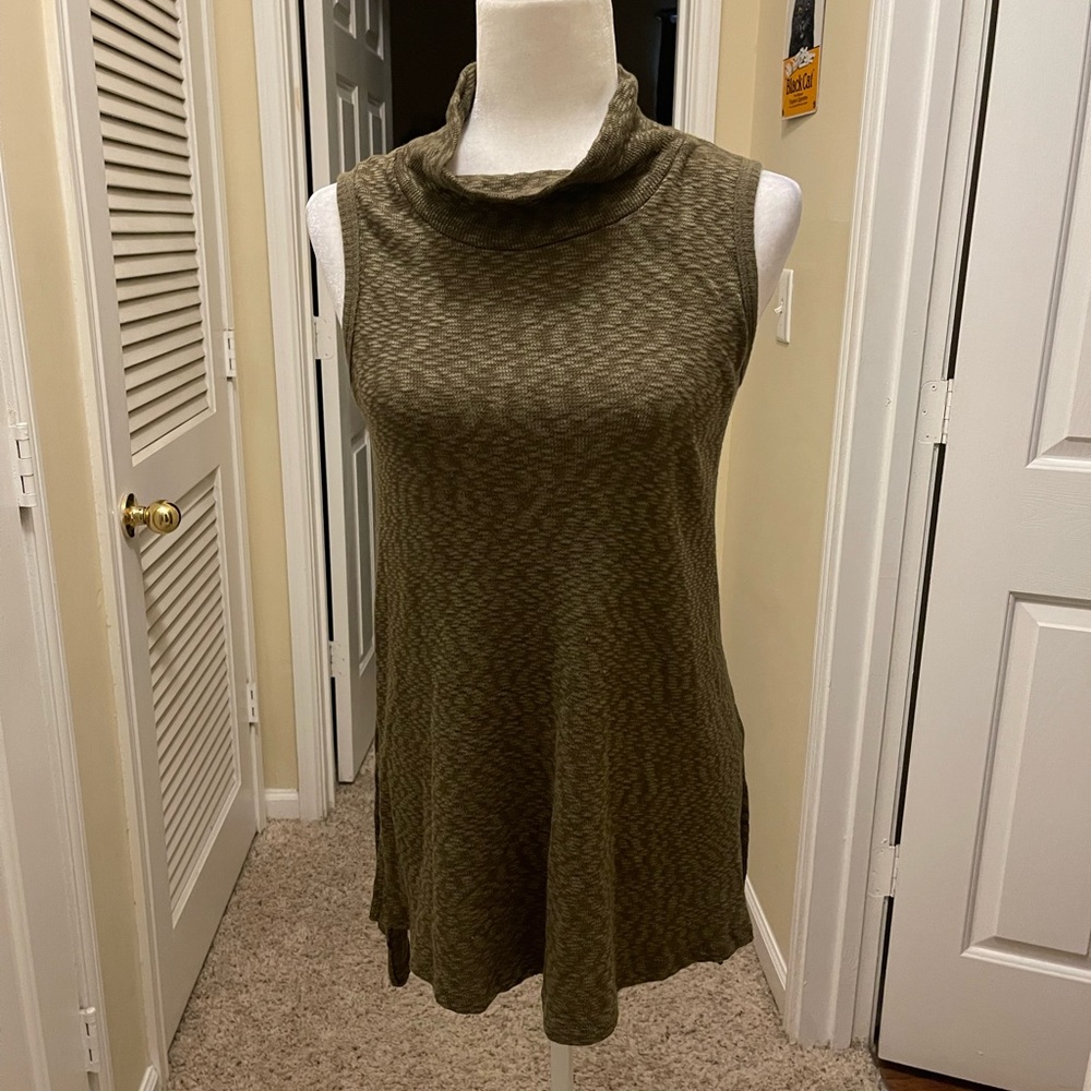 Cha Cha Vente Beautiful sage green tunic top with cowl neck.  Size S